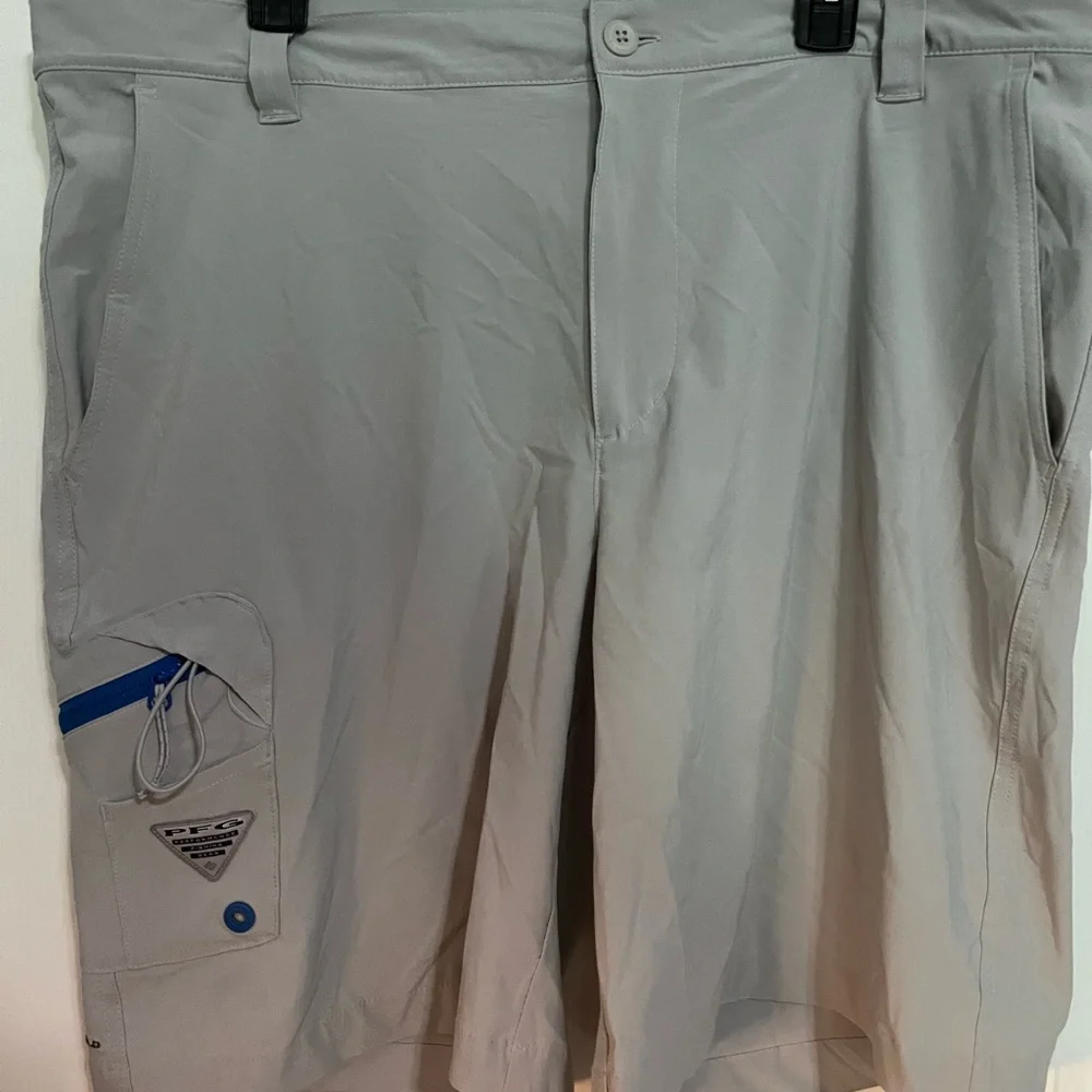 Men's Columbia Gray Shorts with Blue Accent sz40 - Picture 2 of 10